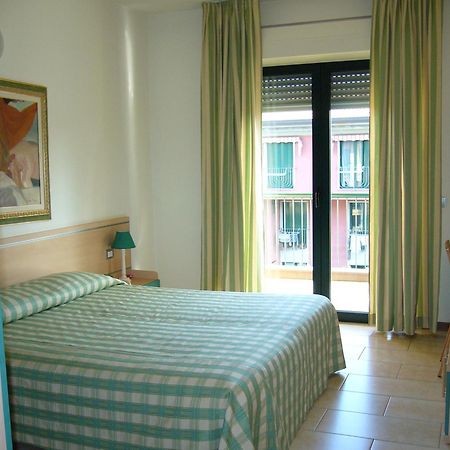 Residence Spiaggia D'Oro Desenzano del Garda Exterior foto