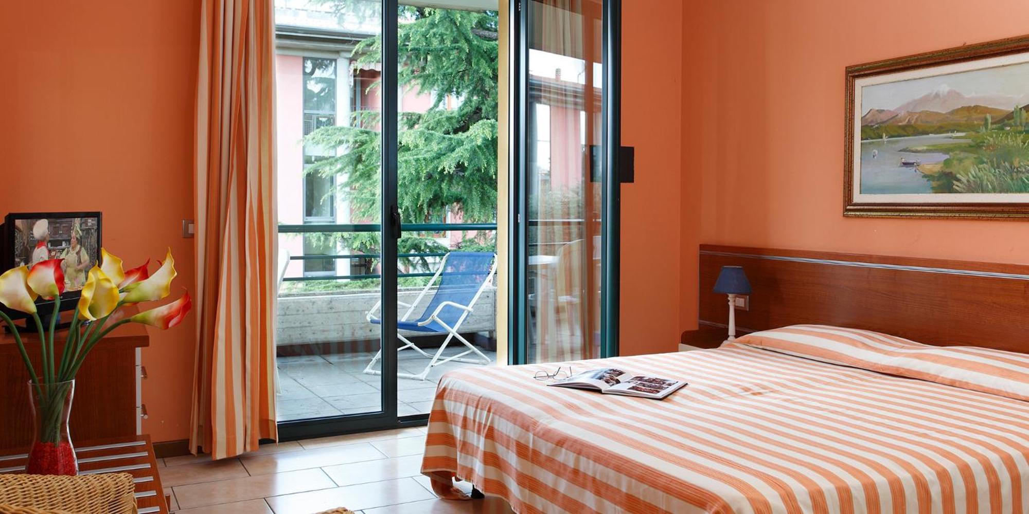 Residence Spiaggia D'Oro Desenzano del Garda Exterior foto