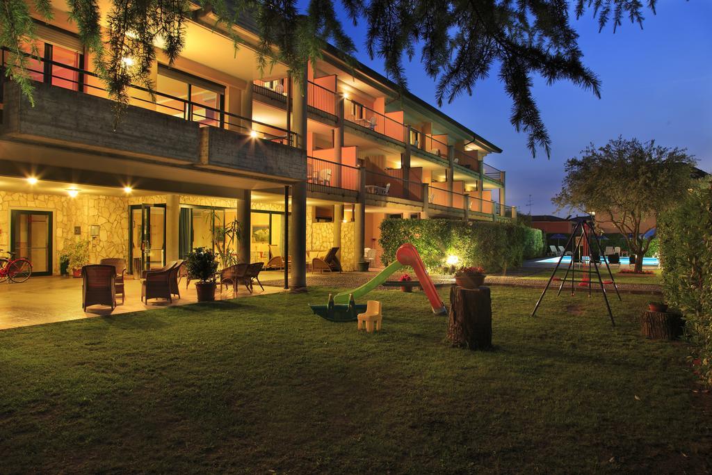 Residence Spiaggia D'Oro Desenzano del Garda Exterior foto