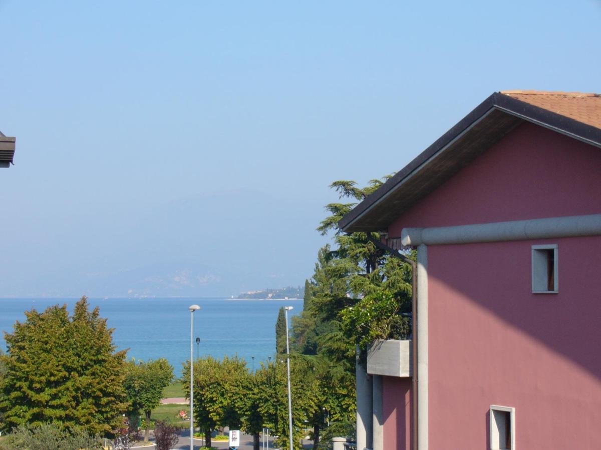 Residence Spiaggia D'Oro Desenzano del Garda Exterior foto